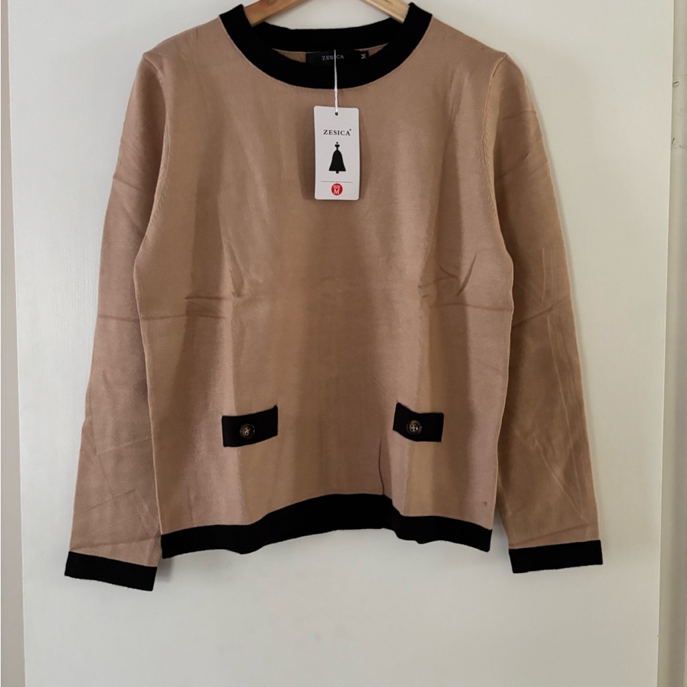 NWT Zesica Tan and Black Sweater